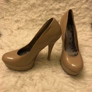Nude/Beige Patent Platform Heels